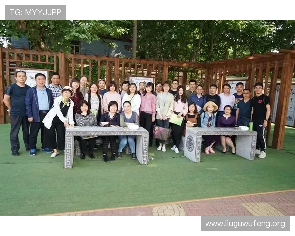 亚洲成在线一二区在线看免费版提供多种观看模式，满足不同用户的个性化需求